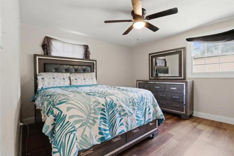 House in Tampa, Florida 3 bedrooms, 121.7 sq.m. № 2223189 - photo 8
