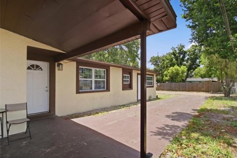 House in Tampa, Florida 3 bedrooms, 121.7 sq.m. № 2223189 - photo 2