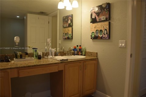 Condo in Fort Lauderdale, Florida, 2 bedrooms  № 1860959 - photo 18