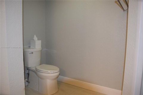 Condo in Fort Lauderdale, Florida, 2 bedrooms  № 1860959 - photo 17