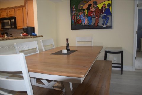 Condo in Fort Lauderdale, Florida, 2 bedrooms  № 1860959 - photo 4