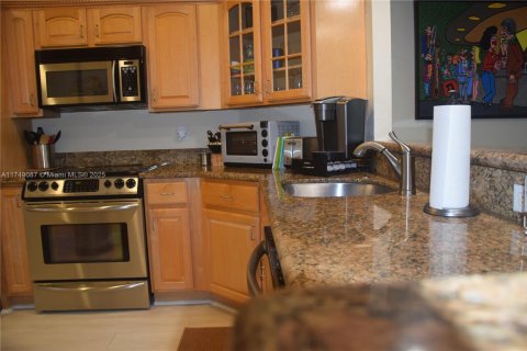 Condo in Fort Lauderdale, Florida, 2 bedrooms  № 1860959 - photo 7