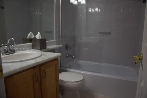 Condo in Fort Lauderdale, Florida, 2 bedrooms  № 1860959 - photo 23