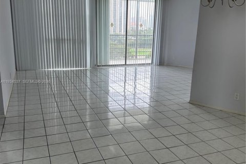 Condo in Aventura, Florida, 2 bedrooms  № 2055029 - photo 8