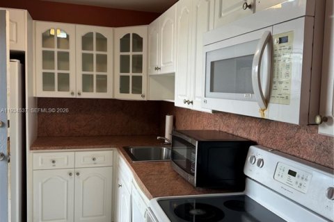 Condo in Aventura, Florida, 2 bedrooms  № 2055029 - photo 7