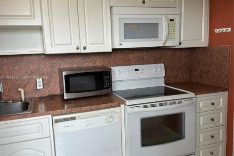 Condo in Aventura, Florida, 2 bedrooms  № 2055029 - photo 6