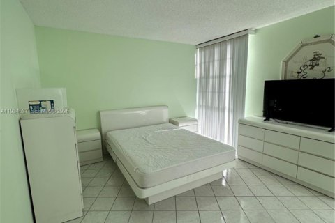 Condo in Aventura, Florida, 2 bedrooms  № 2055029 - photo 14