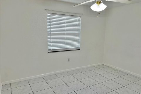 Condo in Port Richey, Florida, 3 bedrooms  № 1535773 - photo 19