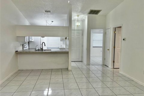 Condo in Port Richey, Florida, 3 bedrooms  № 1535773 - photo 11