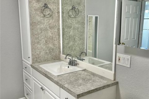 Condo in Port Richey, Florida, 3 bedrooms  № 1535773 - photo 13