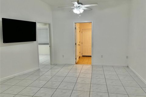 Condo in Port Richey, Florida, 3 bedrooms  № 1535773 - photo 9