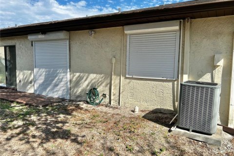 Condo in Port Richey, Florida, 3 bedrooms  № 1535773 - photo 25