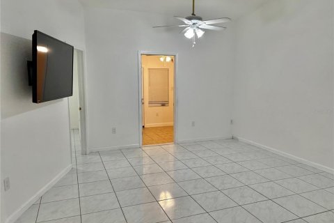 Condo in Port Richey, Florida, 3 bedrooms  № 1535773 - photo 8