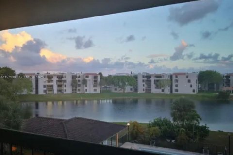 Кондоминиум с 2 спальнями в Майами, Флорида № 2046500