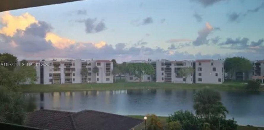 Кондоминиум с 2 спальнями в Майами, Флорида № 2046500