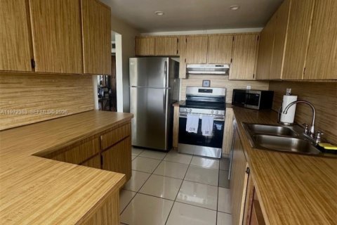 Снять в аренду кондоминиум в Майами, Флорида 2 спальни, 108.7м2, № 2046500 - фото 4