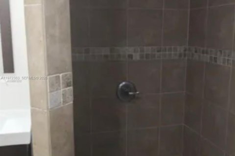 Снять в аренду кондоминиум в Майами, Флорида 2 спальни, 108.7м2, № 2046500 - фото 7