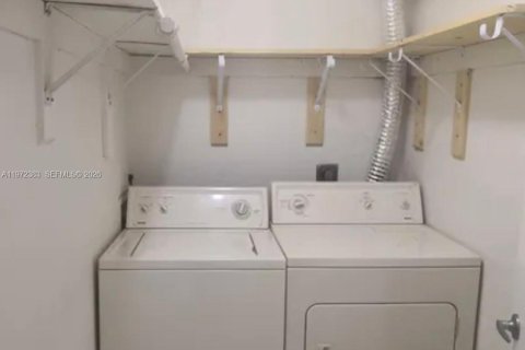 Снять в аренду кондоминиум в Майами, Флорида 2 спальни, 108.7м2, № 2046500 - фото 11