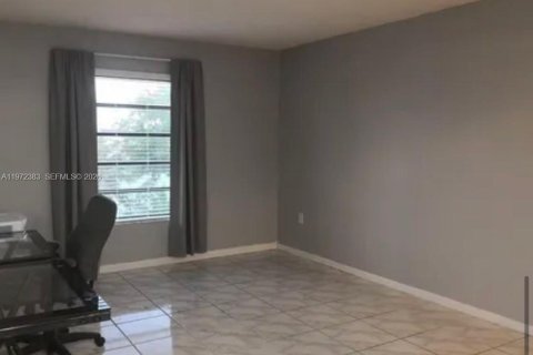 Снять в аренду кондоминиум в Майами, Флорида 2 спальни, 108.7м2, № 2046500 - фото 8