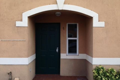 Кондоминиум с 2 спальнями в Майами, Флорида № 2048993