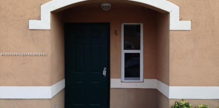 Кондоминиум с 2 спальнями в Майами, Флорида № 2048993