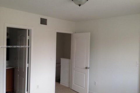 Купить кондоминиум в Майами, Флорида 2 спальни, 90.12м2, № 2048993 - фото 11