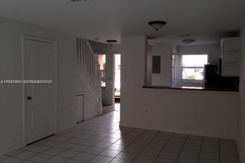 Купить кондоминиум в Майами, Флорида 2 спальни, 90.12м2, № 2048993 - фото 3