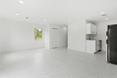 Townhouse in Port St. Lucie, Florida 3 bedrooms, 113.53 sq.m. № 2391779 - photo 7