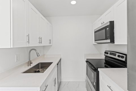 Townhouse in Port St. Lucie, Florida 3 bedrooms, 113.53 sq.m. № 2391779 - photo 10