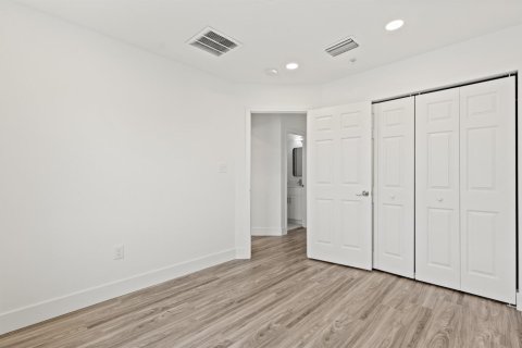 Townhouse in Port St. Lucie, Florida 3 bedrooms, 113.53 sq.m. № 2391779 - photo 24