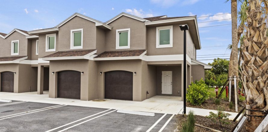 Townhouse in Port St. Lucie, Florida 3 bedrooms, 113.53 sq.m. № 2391779