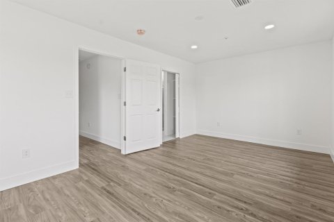 Townhouse in Port St. Lucie, Florida 3 bedrooms, 113.53 sq.m. № 2391779 - photo 14