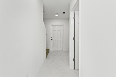 Townhouse in Port St. Lucie, Florida 3 bedrooms, 113.53 sq.m. № 2391779 - photo 4