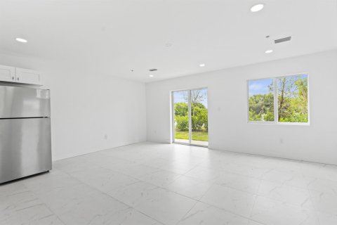 Townhouse in Port St. Lucie, Florida 3 bedrooms, 113.53 sq.m. № 2391779 - photo 5