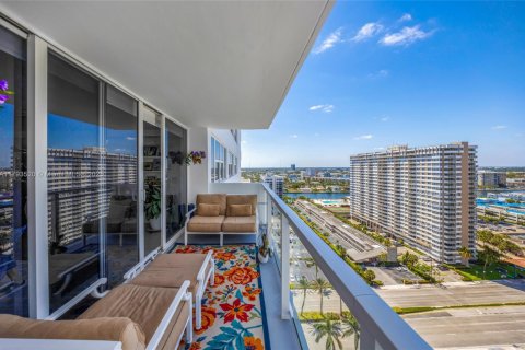 Купить кондоминиум в Халландейл-Бич, Флорида 2 спальни, 115.94м2, № 1700461 - фото 27