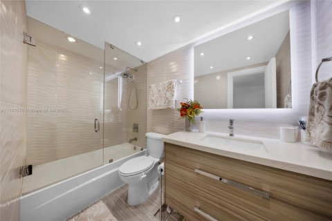 Купить кондоминиум в Халландейл-Бич, Флорида 2 спальни, 115.94м2, № 1700461 - фото 21