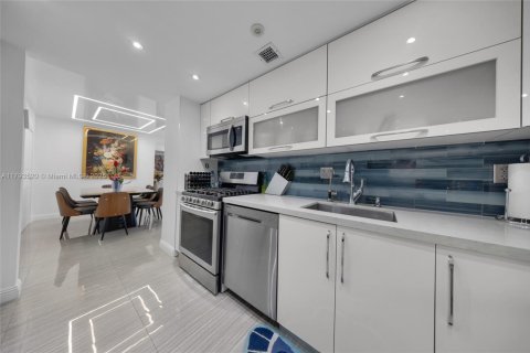 Купить кондоминиум в Халландейл-Бич, Флорида 2 спальни, 115.94м2, № 1700461 - фото 11