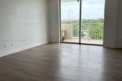 Condo in North Miami, Florida, 2 bedrooms № 1948890 - photo 18