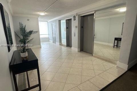 Condo in North Miami, Florida, 2 bedrooms № 1948890 - photo 5