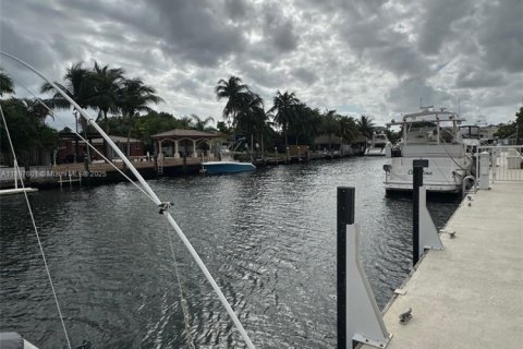 Condo in North Miami, Florida, 2 bedrooms № 1948890 - photo 9