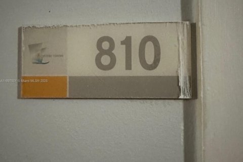 Condo in North Miami, Florida, 2 bedrooms № 1948890 - photo 10