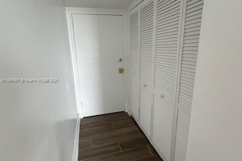 Condo in North Miami, Florida, 2 bedrooms № 1948890 - photo 12