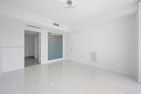 Снять в аренду кондоминиум в Майами, Флорида 2 спальни, 103.12м2, № 2048251 - фото 11