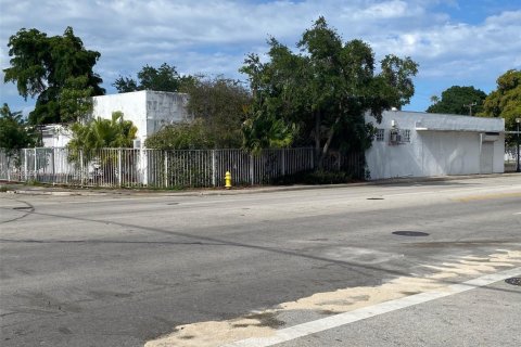 Propiedad comercial en venta en Miami, Florida № 1859456 - foto 2