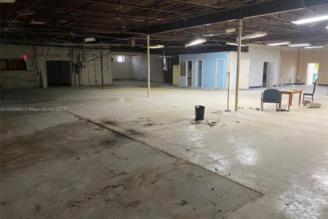 Propiedad comercial en venta en Miami, Florida № 1859456 - foto 6