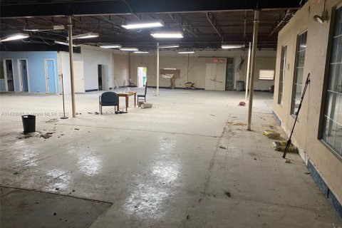 Propiedad comercial en venta en Miami, Florida № 1859456 - foto 7