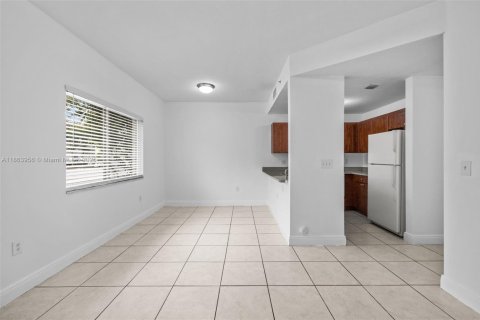 Appartement à louer à Hialeah, Floride: 2 chambres, 74.32 m2 № 1891764 - photo 8