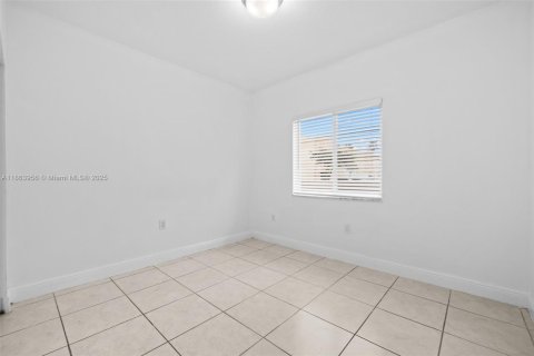 Appartement à louer à Hialeah, Floride: 2 chambres, 74.32 m2 № 1891764 - photo 12