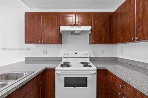 Appartement à louer à Hialeah, Floride: 2 chambres, 74.32 m2 № 1891764 - photo 1
