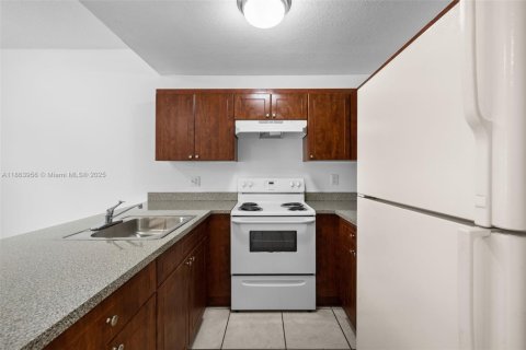 Appartement à louer à Hialeah, Floride: 2 chambres, 74.32 m2 № 1891764 - photo 2
